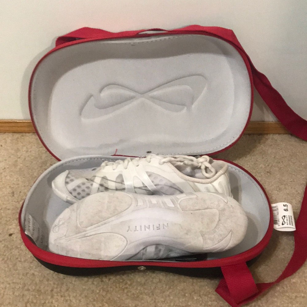 Nfinity cheer shoes with case